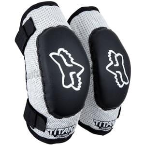 NAŁOKIETNIKI FOX TITAN PEEWEE black silv.jpg